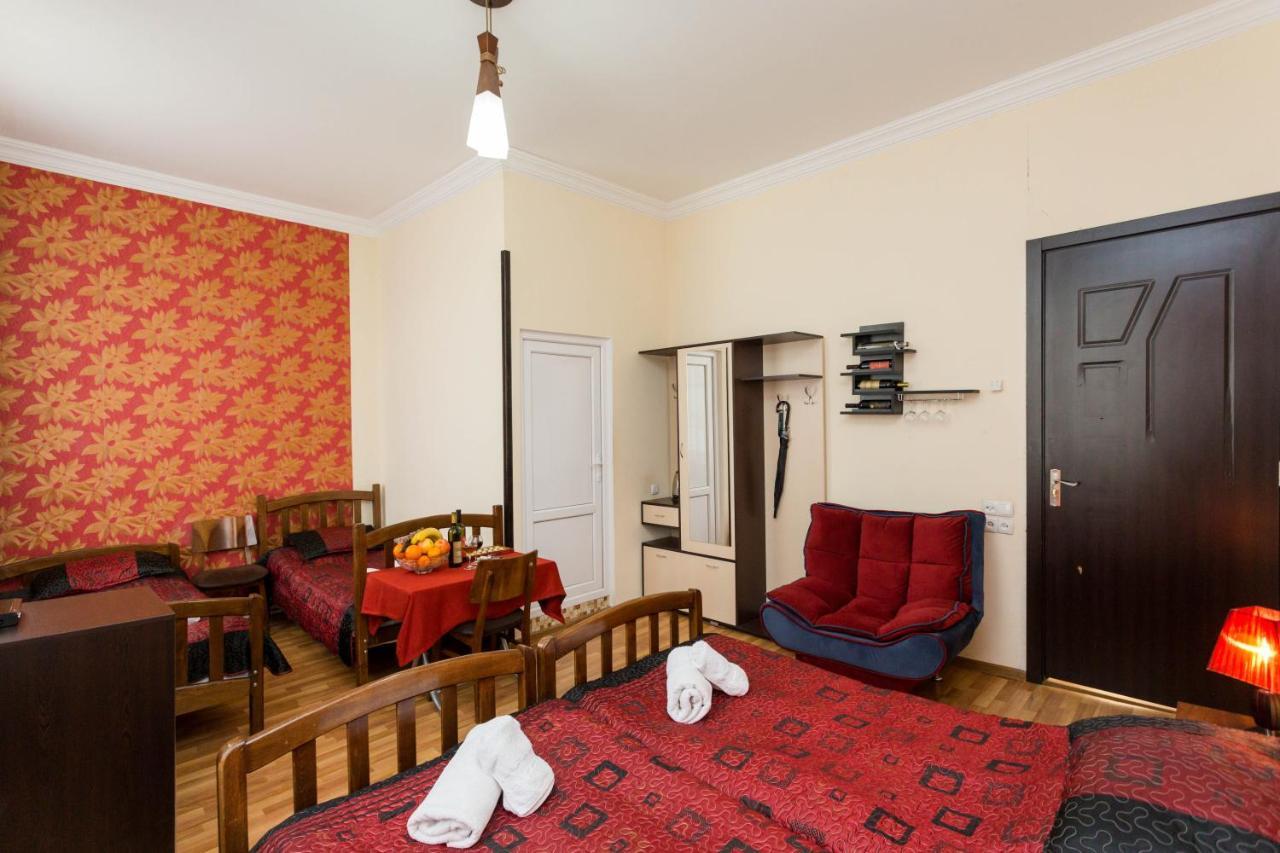 Gis Guest House Тбилиси Екстериор снимка