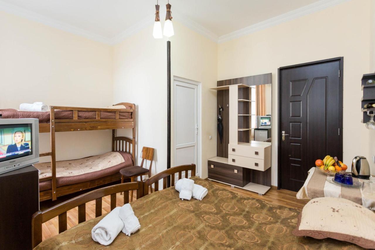 Gis Guest House Тбилиси Екстериор снимка